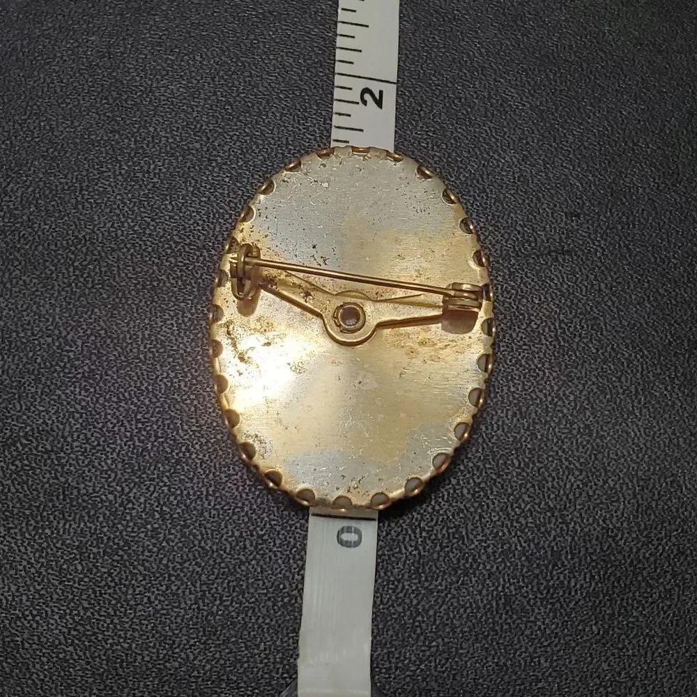 Vintage Fraganard gold tone brooch